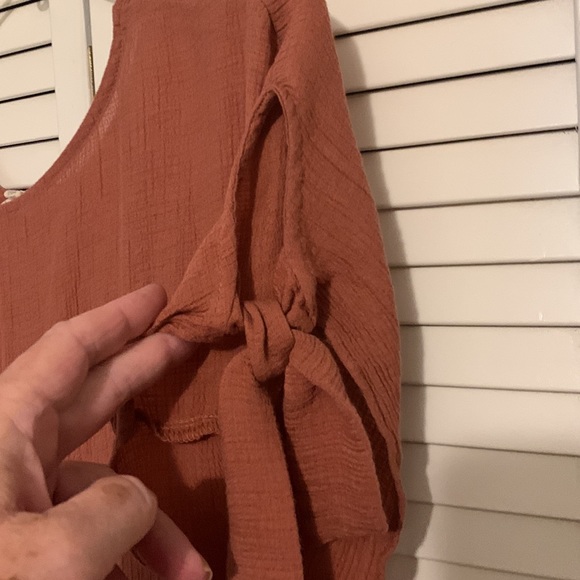 Light and Cool Top, Rust in Color. - Picture 3 of 5